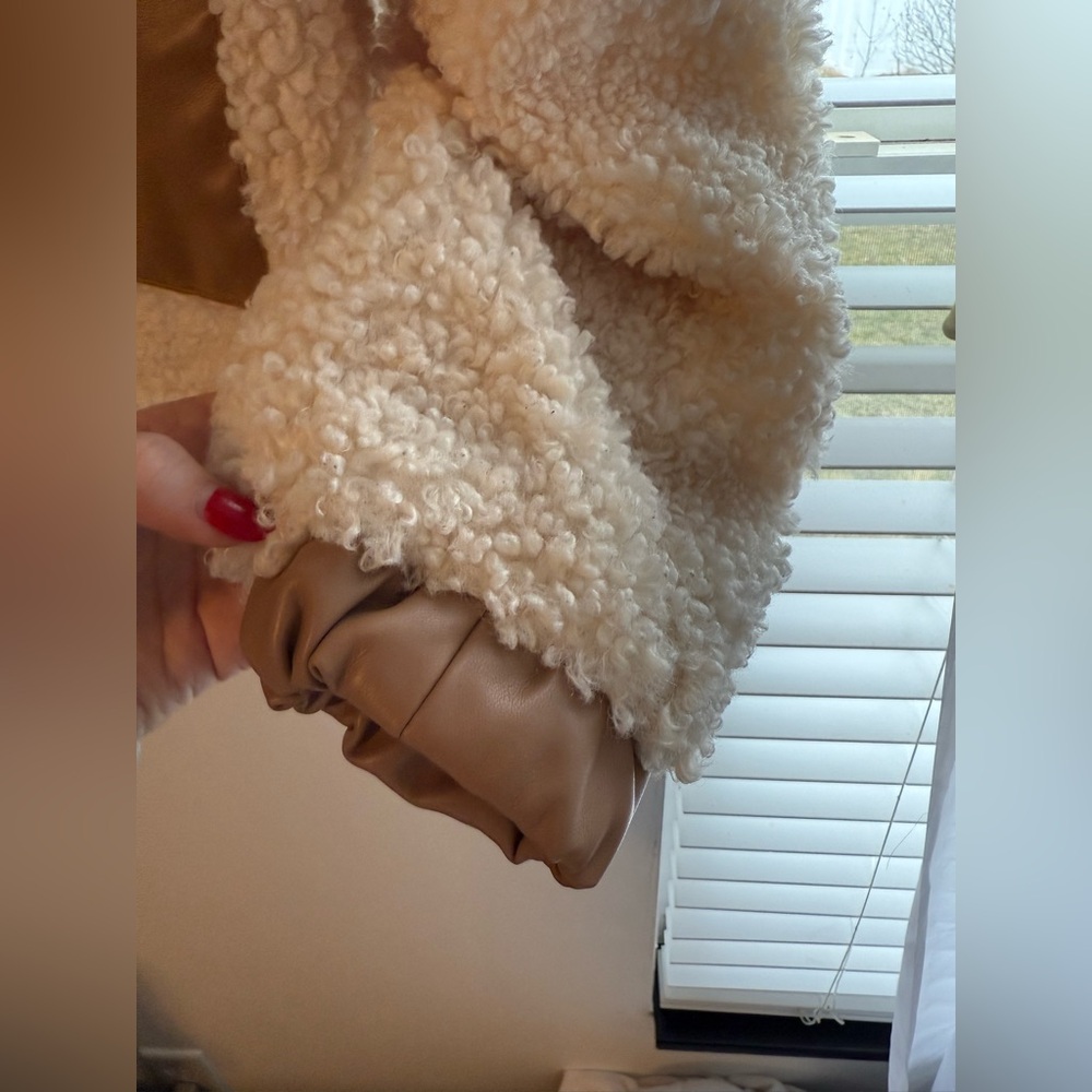 BLANK NYC Cream Ivory Tan Teddy Sherpa Fleece Faux Leather Bomber Jacket XS - Picture 12 of 15